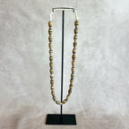 Collier de bois sur socle PUTRI