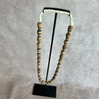 Collier de bois sur socle PUTRI